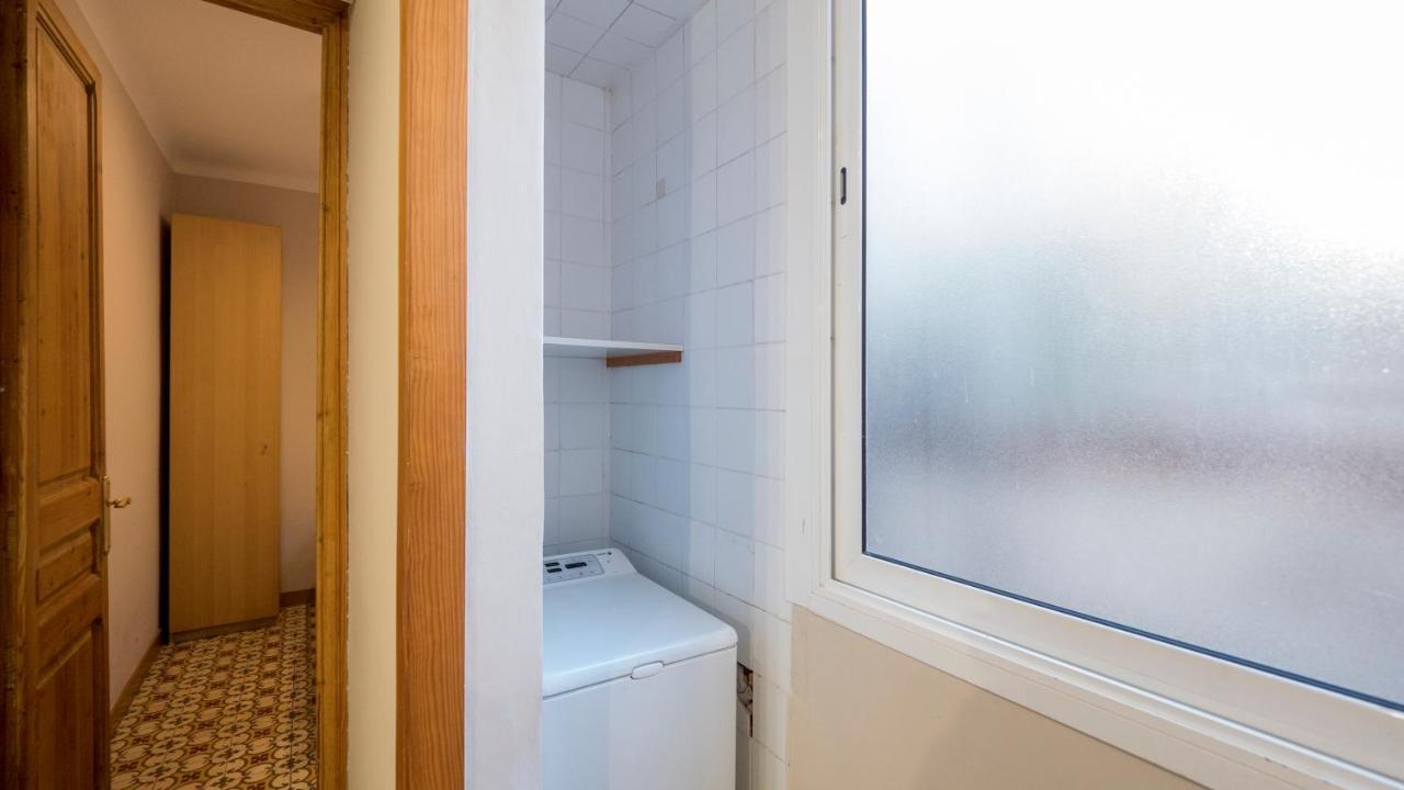 Acogedor Apartamento De 2 Dormitorios Barcelona Exteriör bild